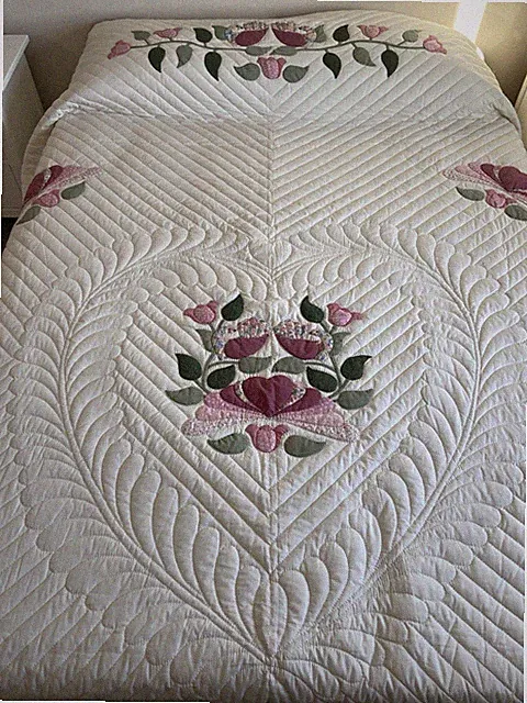 Handmade Appliqué Quilt Bedspread King 102” x 110” Heart and Floral
