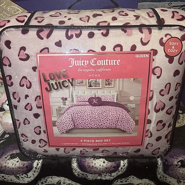 Juicy Couture Queen Pink Hearts 4 Piece Comforter Set