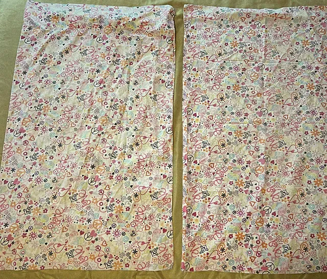 Set of 2 Queen Pillowcases with Love and Peace Signs, Hearts, Daisies, Flowers