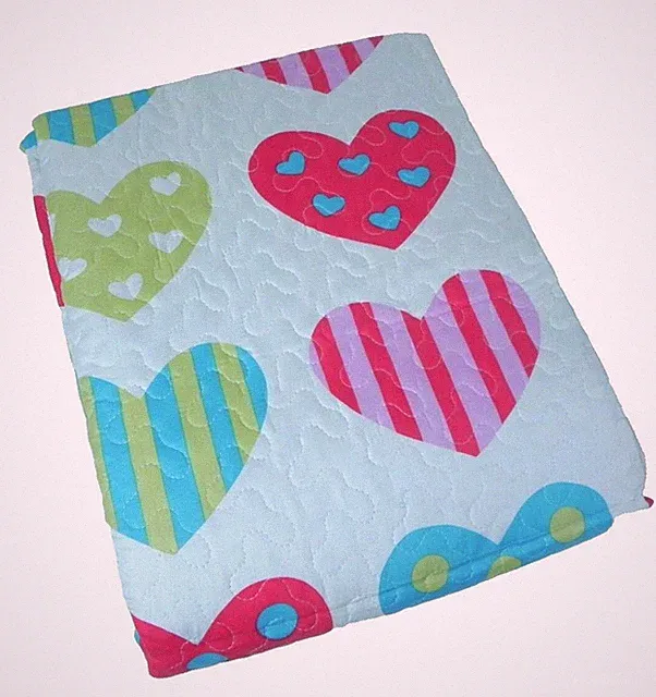 Twin Size Bedspread Quilt Hearts Valentines 2 Piece Pillow Sham Lightweight