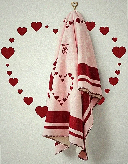 Victoria’s Secret Blanket VALENTINE HEARTS 2026 Red Pink - NEW #K3-3